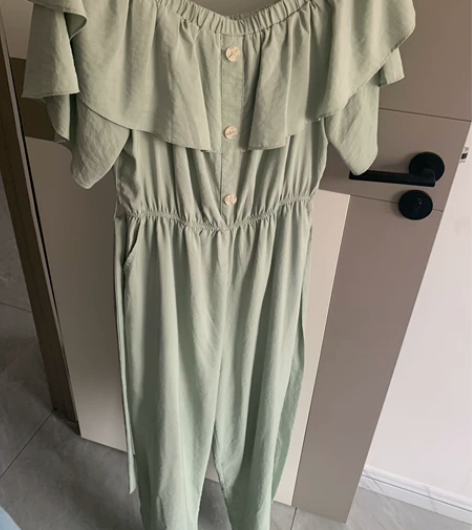 雪纺连体裤165码，一字肩，实物比图片颜色...