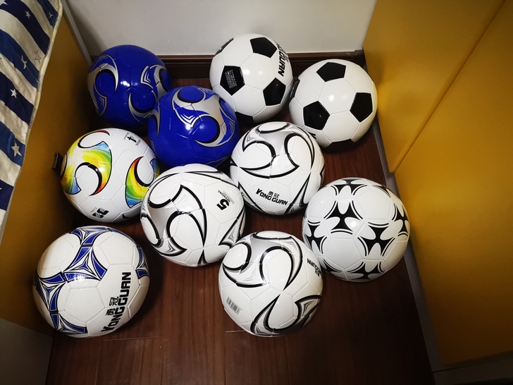 捡漏足球 运动文体实体店不干了,足球亏...