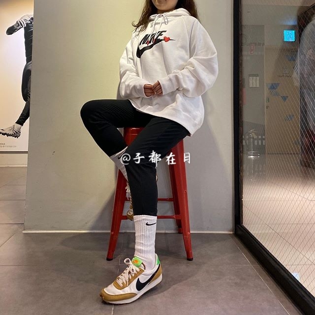 日本耐克情人节限定 NIKE运动休闲连帽卫...