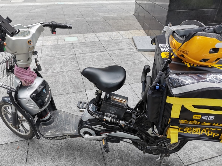 自用雅迪二代电动车 车况好 免费送美团...