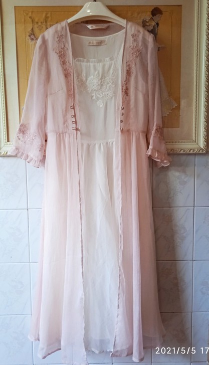 筱姿刺绣两件套连衣裙。广州天河专柜构入。内...