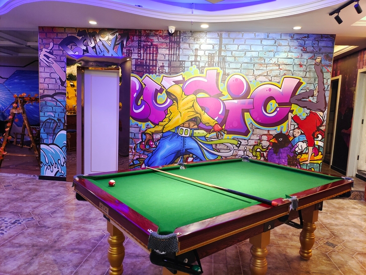 六月开店新购,俩张室内台球桌。因室内改造,...