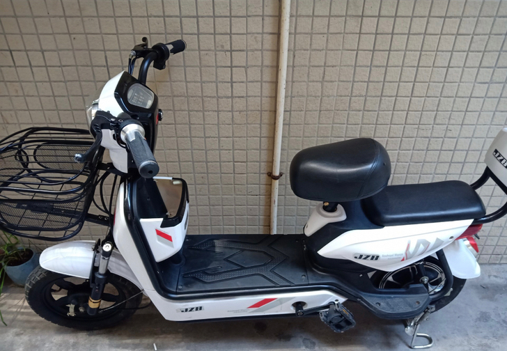 电动车 不可取 送头盔