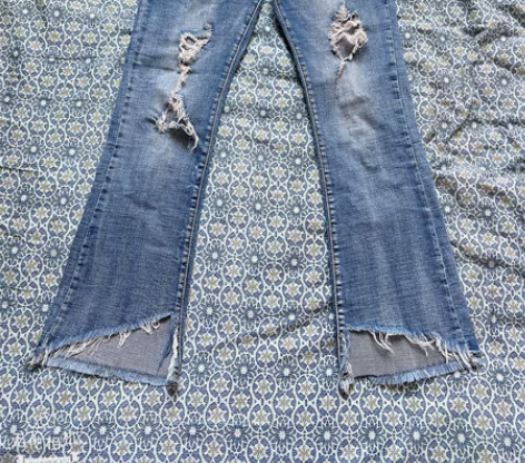 微喇叭牛仔裤。仅仅拆了吊牌试穿了一次，基本...