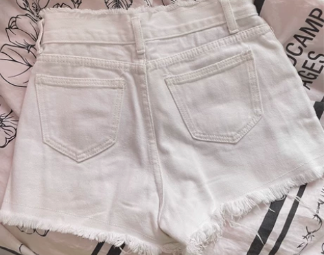 白色牛仔短裤女夏季2022年新款高腰毛边显...