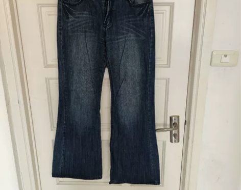 喇叭牛仔裤 腰围80。臀围106。裤长10...