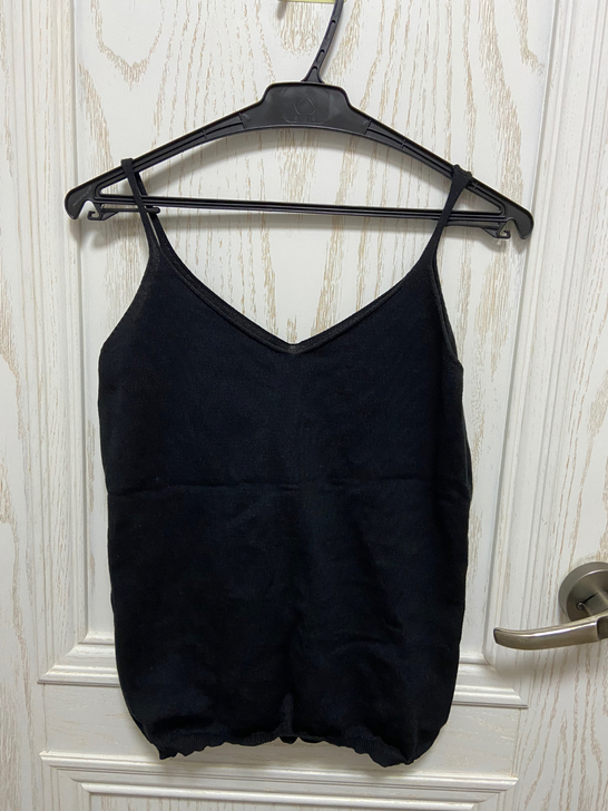 出韩风气质v领修身针织衫 均码 全新未试穿...