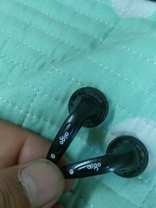 爱国者耳机  线硬  但声音很棒