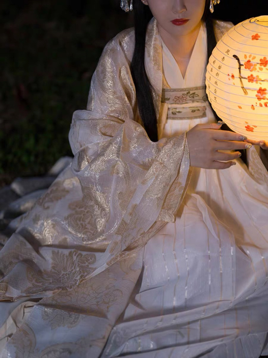 荣姬汉服。退坑转让 有看上的可以联系转手