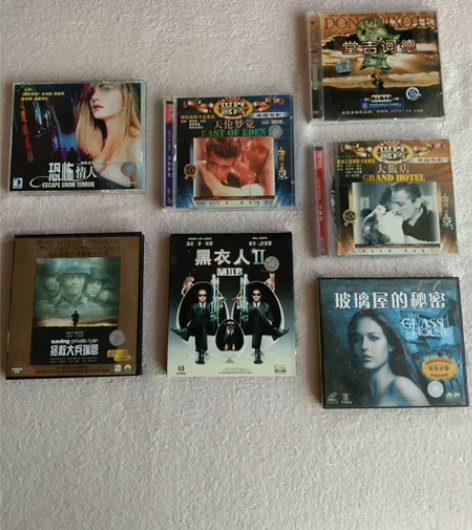 收藏的七个原装正版影碟，其中有获得多项奥斯...