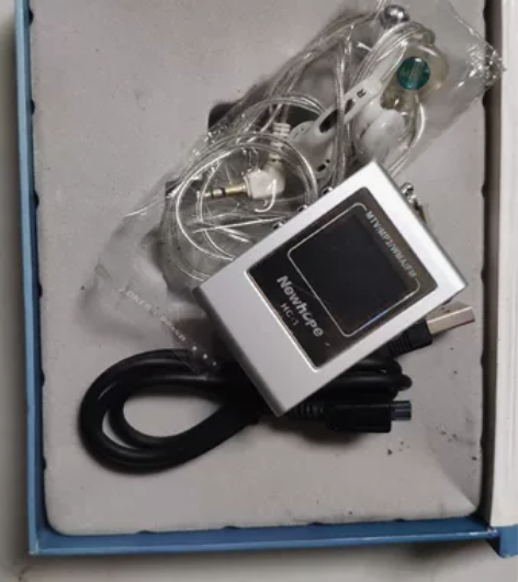 纽曼影音王mp3，内存256M，库存带包装...