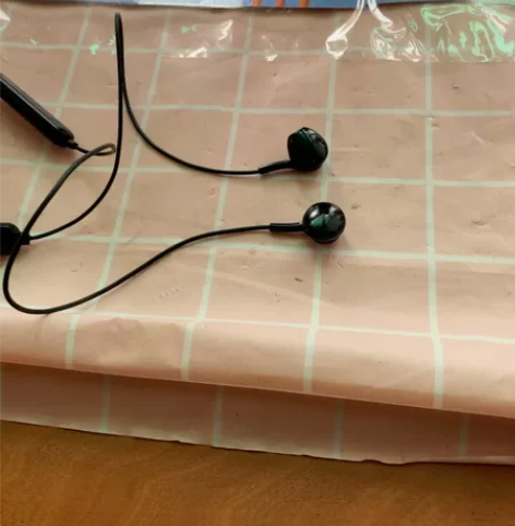9成新雅兰仕蓝牙耳机，5元出， 音质优美清...