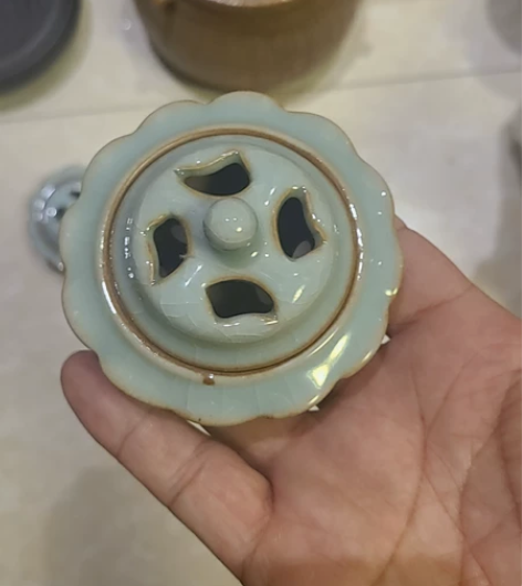 小熏香炉,开片,一对出,没款 感兴趣的话点...