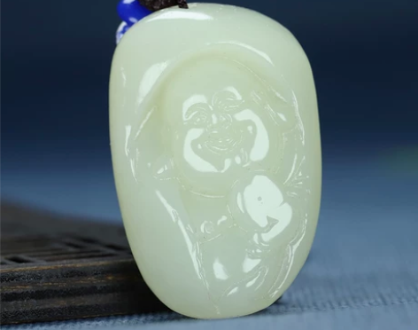 一元起拍笑佛新彊玉雕大师工作室作品30g闪...