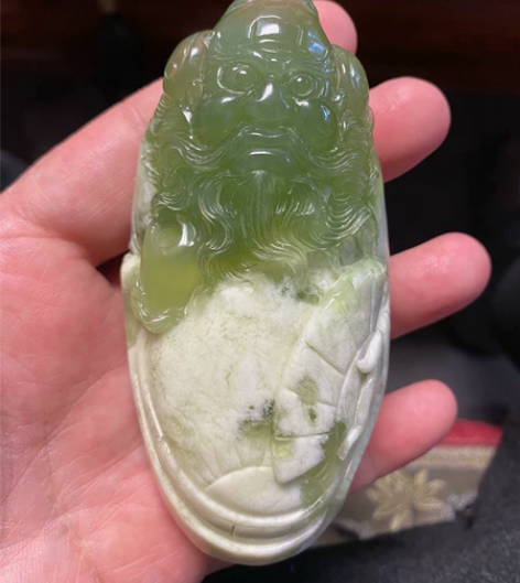 钟馗玉雕河磨玉秀玉手把件摆件，白皮绿肉，雕...