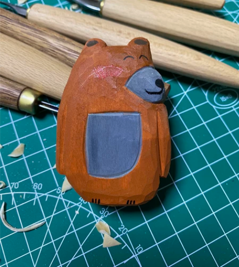 全新木雕小熊 纯手工制作 高度在五厘米左右