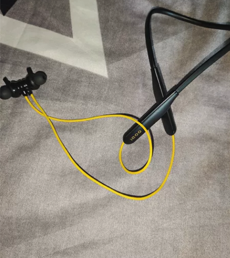 Iq运动耳机 带磁吸 vivoiq手机有连...