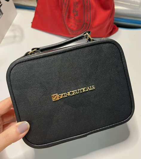 修丽可黑色化妆包/化妆箱 全新 感兴趣的话...