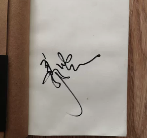 郭敬明签名小说悲伤逆流成河，外皮稍有磨损，...