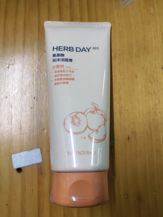 菲诗小铺每日草本氨基酸蜜桃泡沫洁面膏