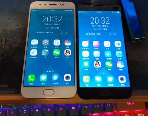 出两台vivox9手机  屏幕无划痕  正...