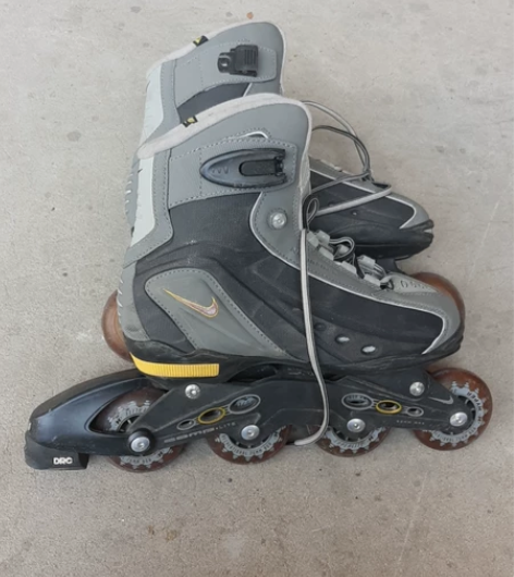 奈克单排轮滑，代子掉了，其它9成新，40....