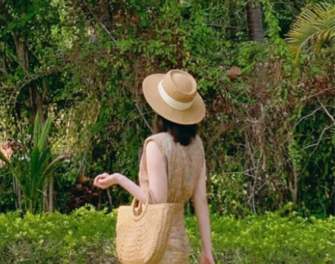 【闲置】网红帽子女夏小清新平顶草帽沙滩法式...