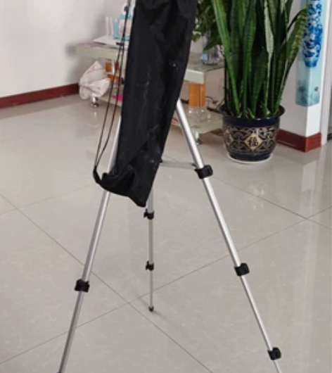 自己闲置物品给需要的朋友的中兴4G手机。平...