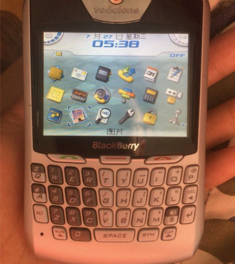 黑莓手机    BlackBerry 很新...