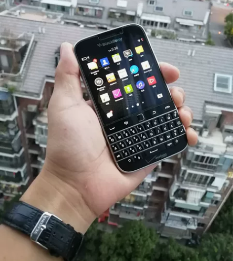 黑莓Q20。纯原装成色不错。功能全部正常。...