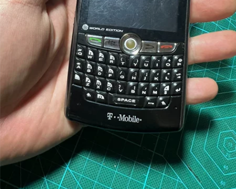 搬家翻出老手机老电话黑莓8830 品相如图...