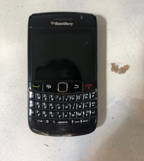 出黑莓9780经典老手机 感兴趣的话点“我...