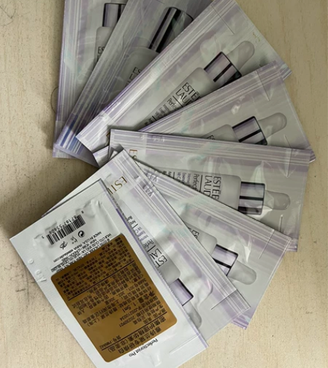 雅诗兰黛专研焕白密集护理精华，8片48元。...