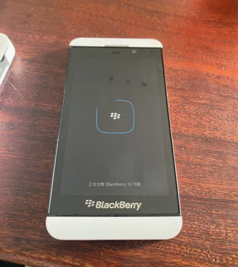 黑莓手机Z10-2 9.8成新 带盒...