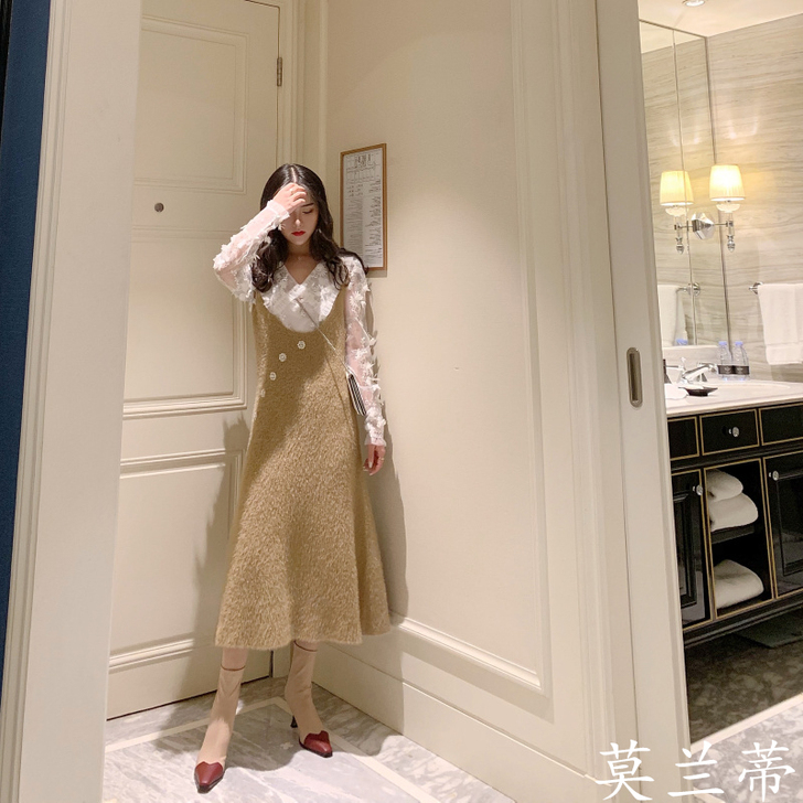 卢洁云秋冬新款仙女气质茶歇时尚娃娃领蕾丝衫...