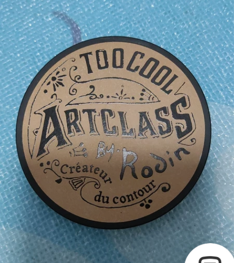 too cool修容 有配套刷子 只用过两...