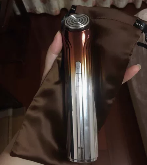 自用闲置一个美容仪 用了一年多便宜出 微瑕...