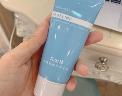 CCA凡士林烟酰胺护手霜补水保湿不油腻清爽...