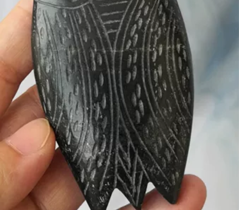 逛古玩地摊淘的一块石头 有一段时间特别喜欢...