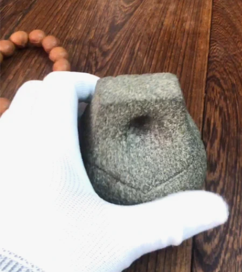 老青石权一个，完整，小巧可以做镇纸用。 感...