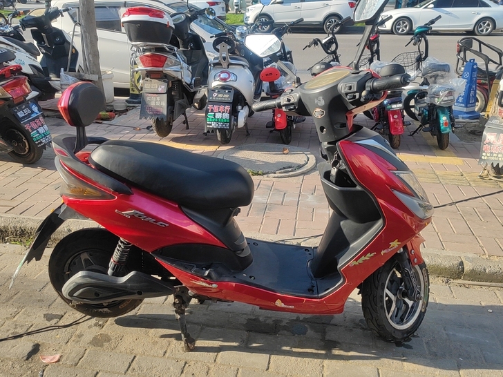 台铃小电摩     五块大电池    一次...