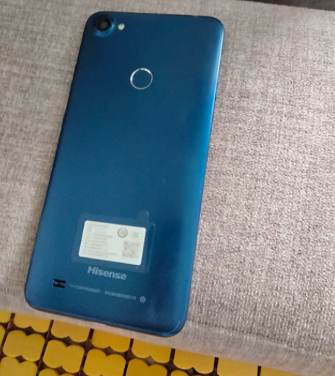 二手买的海信手机，性能真心不错，玩游戏吃鸡...