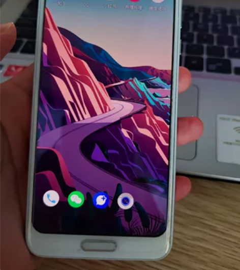 夏普shv42   成色8新  屏幕贴了钢...