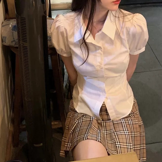 婉扮 衬衫，仅试穿了一下，吊牌已剪