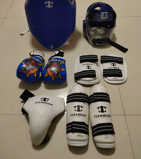 跆拳道护具，5折，9层新 感兴趣的话点“我...