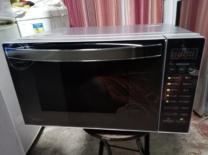好用美的下拉冂平板微波炉转让如图。功能完好...
