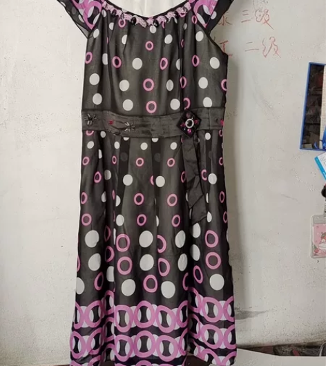 付邮费衣服白送女连衣裙180码九成新闲置转...