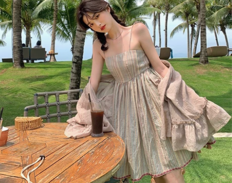 张大奕吊带裙女夏季收腰短款甜美复古民族风流...