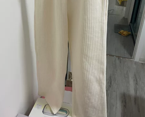 阔腿加绒白色裤子,非常舒服,冬天不喜欢这个...