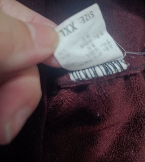 质量很好的加绒黑色裤子,绒很舒服。料子是黑...
